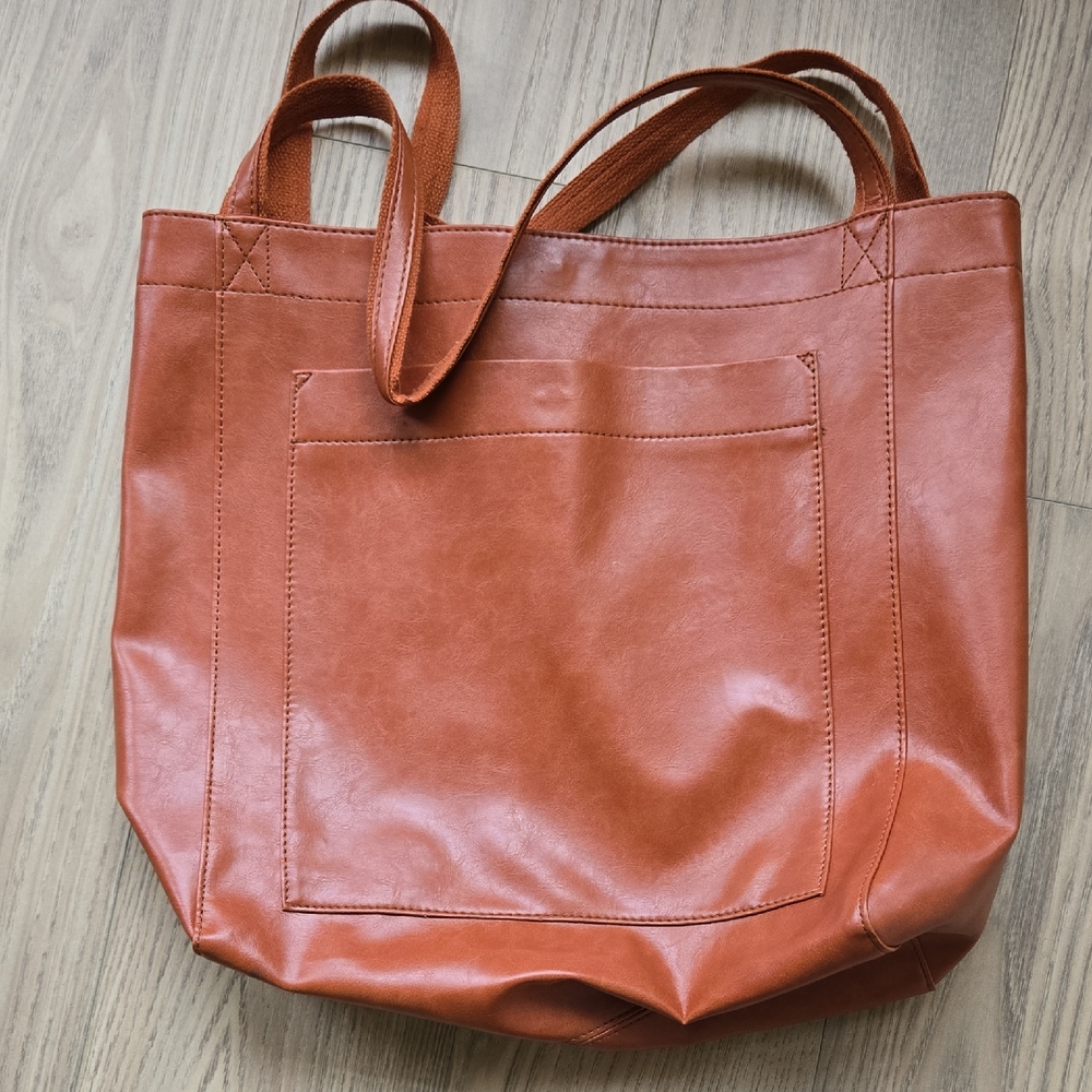 Elegant Tan Leather Tote Bag